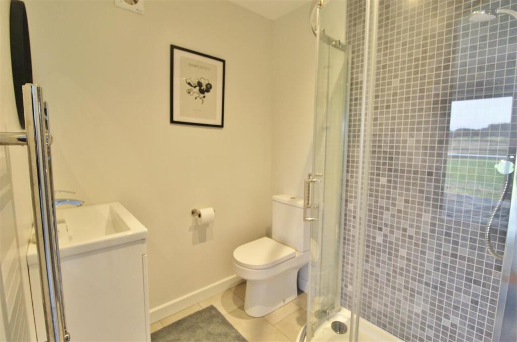 EN-SUITE SHOWER ROOM