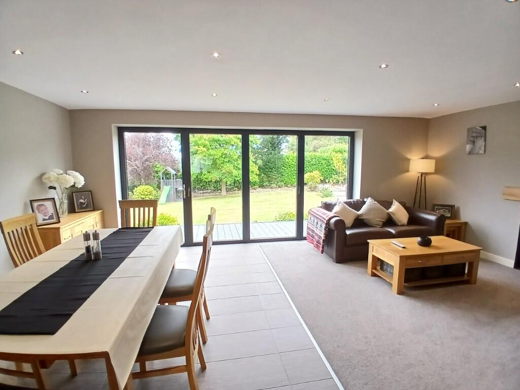 DINING ROOM/LOUNGE