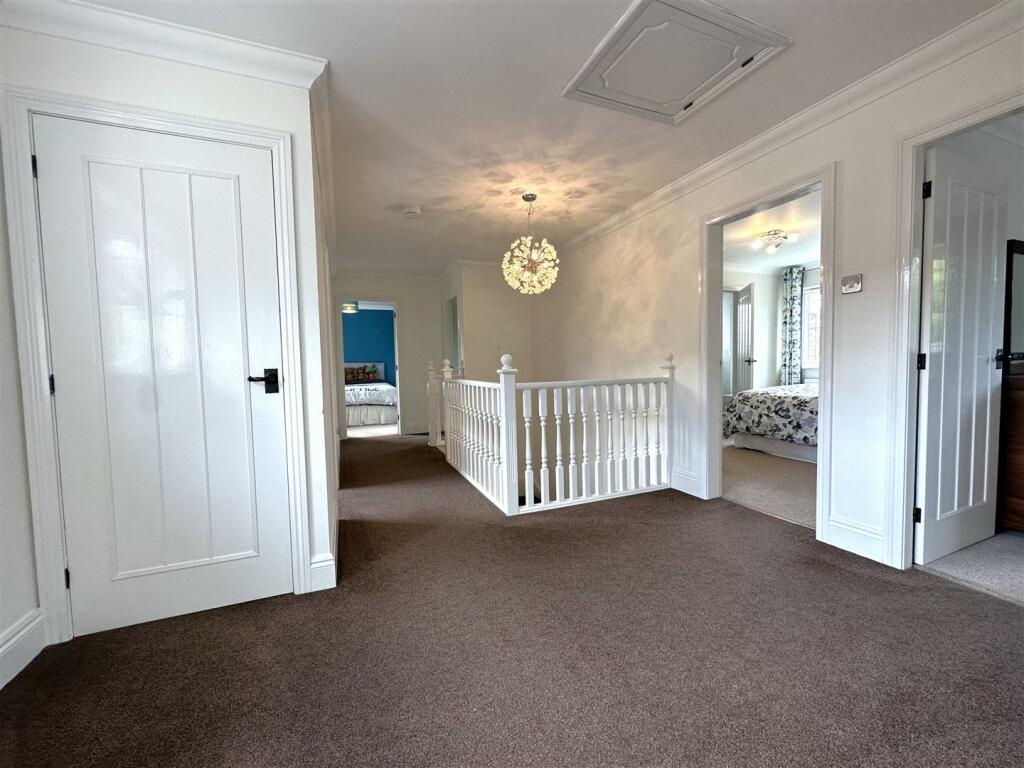 First Floor Landing 424