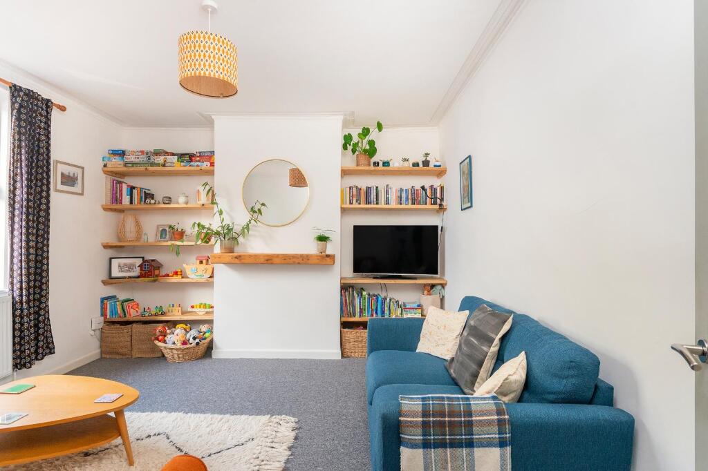 2W0SEN - Living Room E.jpg