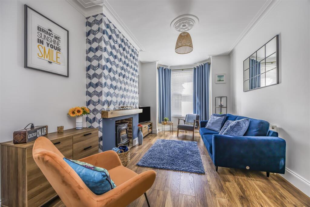 6 Hellyer Road, Southsea-PorticoMarketing-SoldBy-2