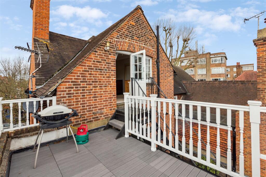 The Avenue, W4 - FOR SALE