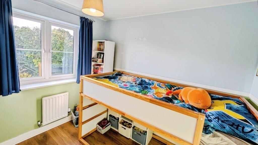 37 Hollybrook bed 3 a.jpg