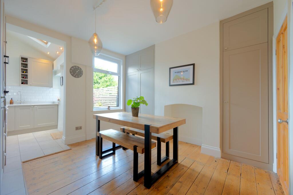 KITCHEN DINER AND LOUNGE