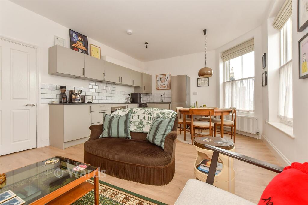 Kitchen/ Living Area