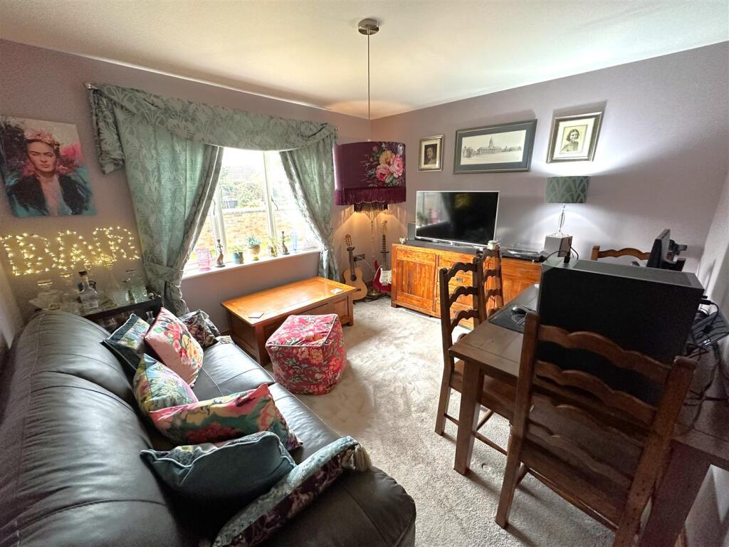 Dining/Sitting Room 963