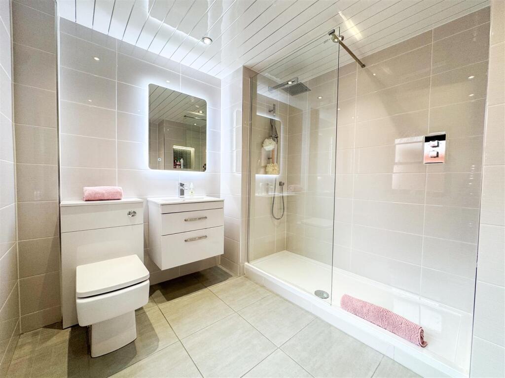 En-Suite 2
