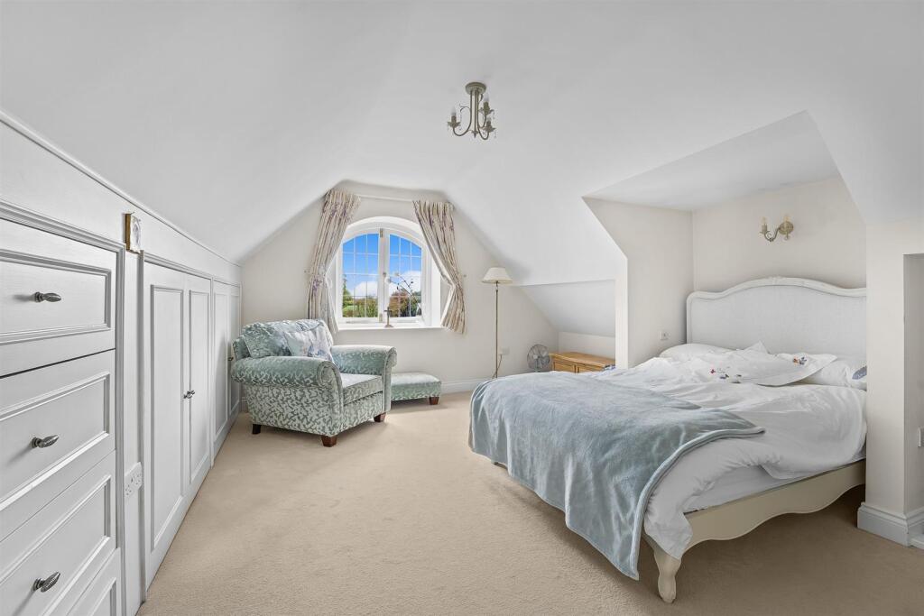 3 Coachouse Mews-6.jpg