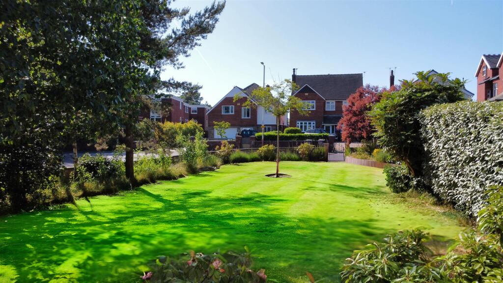 Trafalgar Road Front Garden