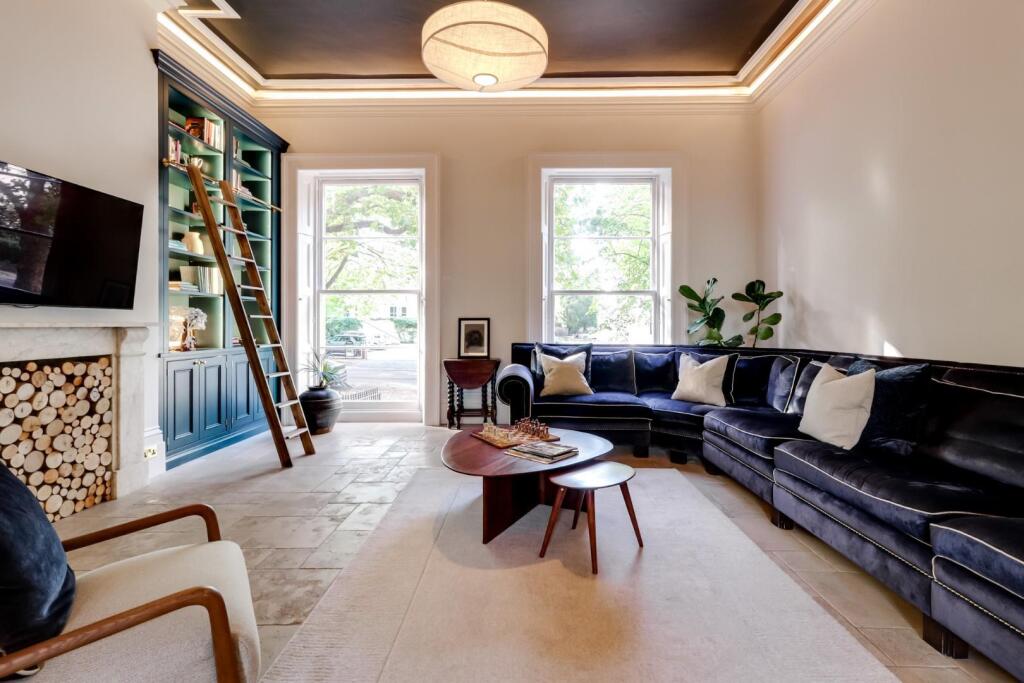 Living Room (16).jpg