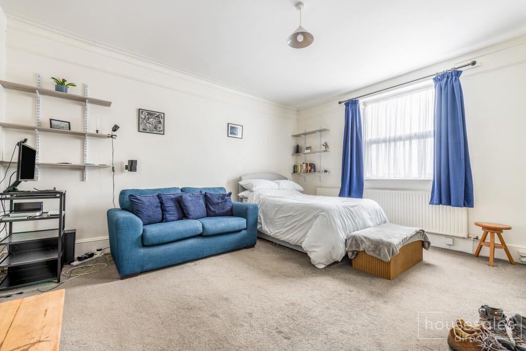 Living Room/ Bedroom