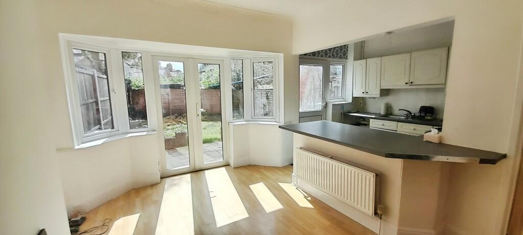 6b3ee614-WhatsApp...