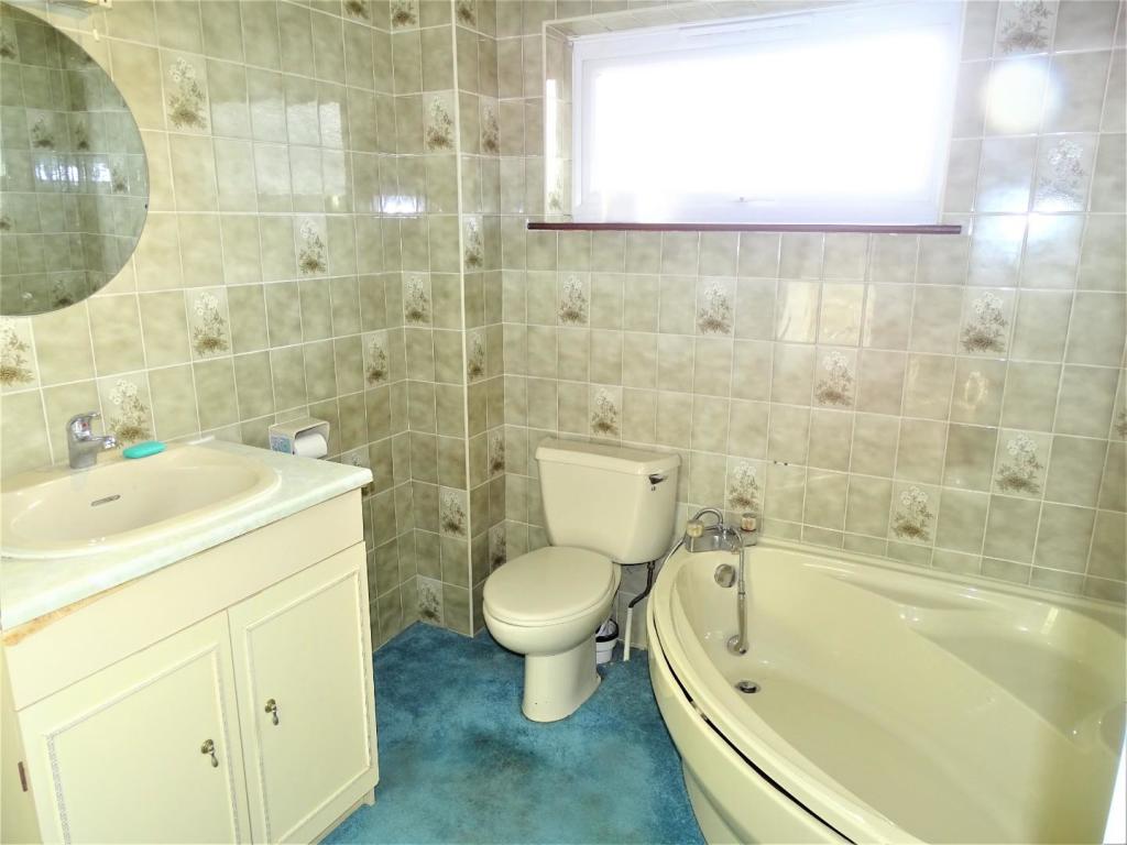 FOUR PIECE FAMILY BATHROOM