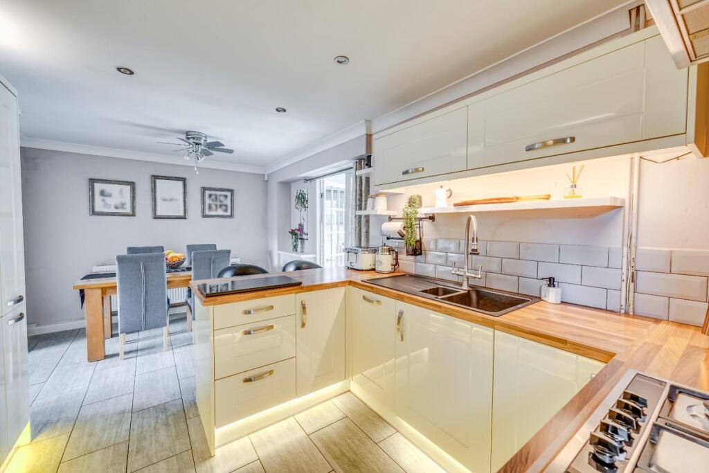 6 Graitney Close Cleeve-26.jpg