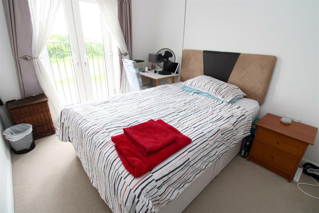 bedroom 2.JPG