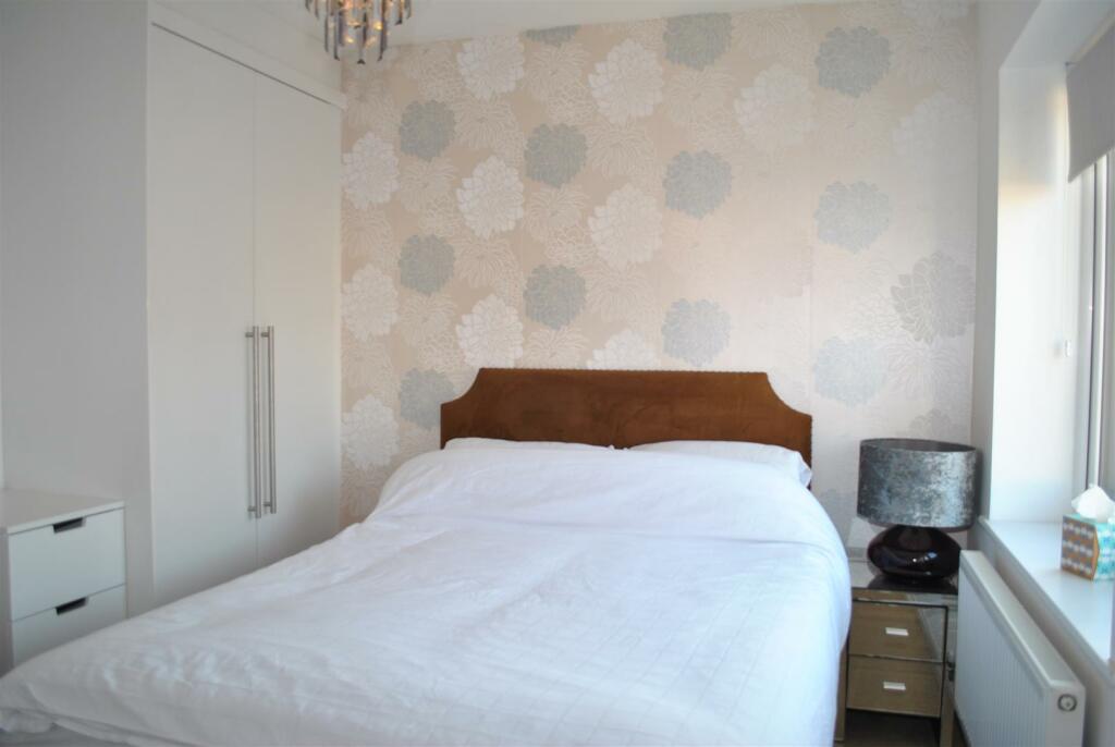 BEDROOM 1:
