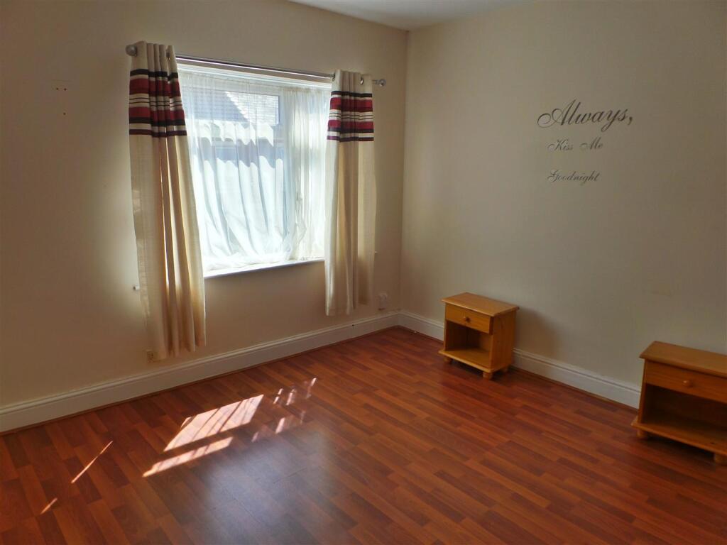 Lower Hillmorton Road 53 - Bedroom 1.JPG