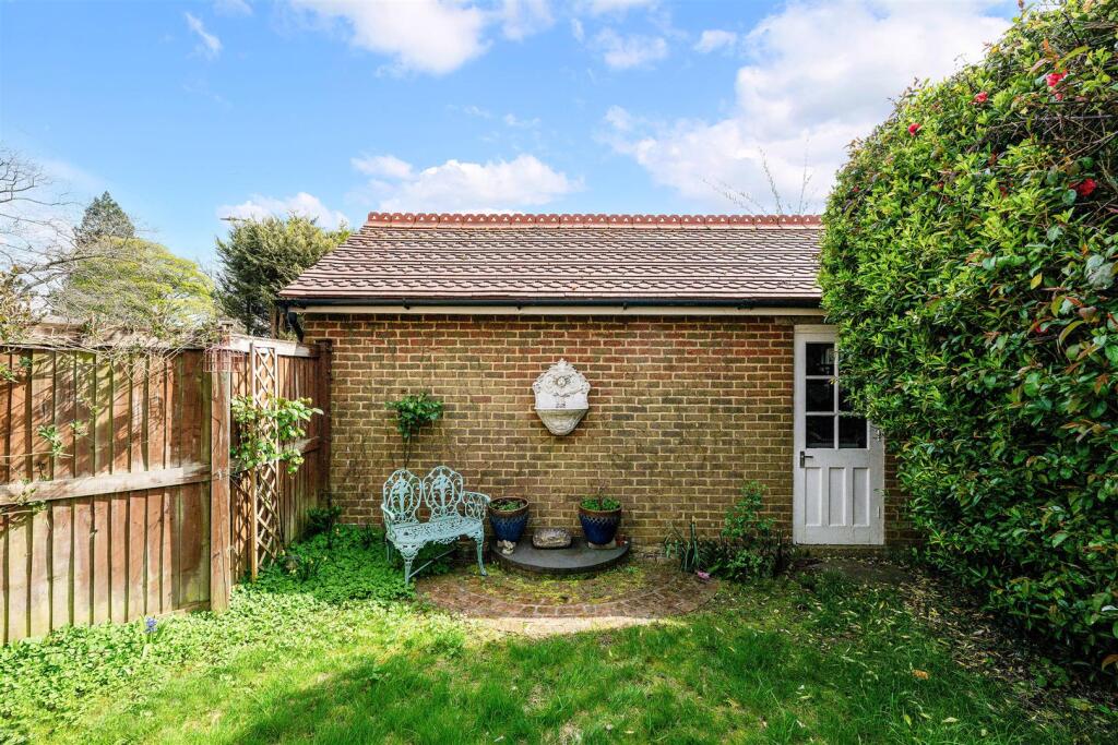 EAST LODGE, GARRATT LANE. 1 (5).jpg