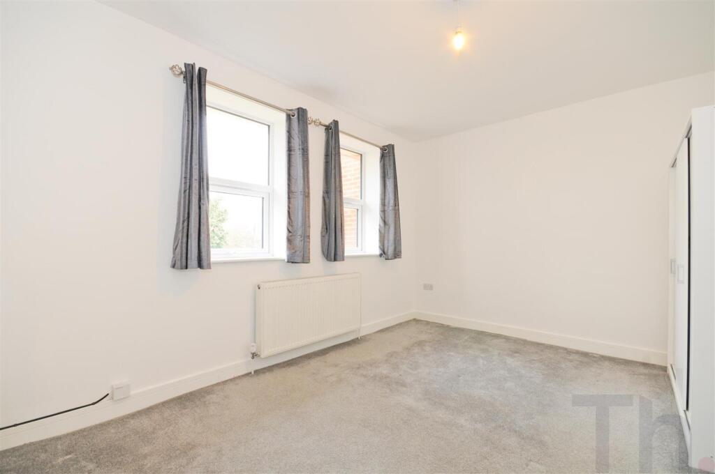 Bedroom 1.JPG