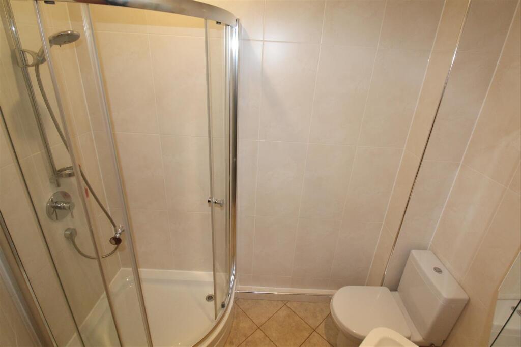 En-suite 2.jpg
