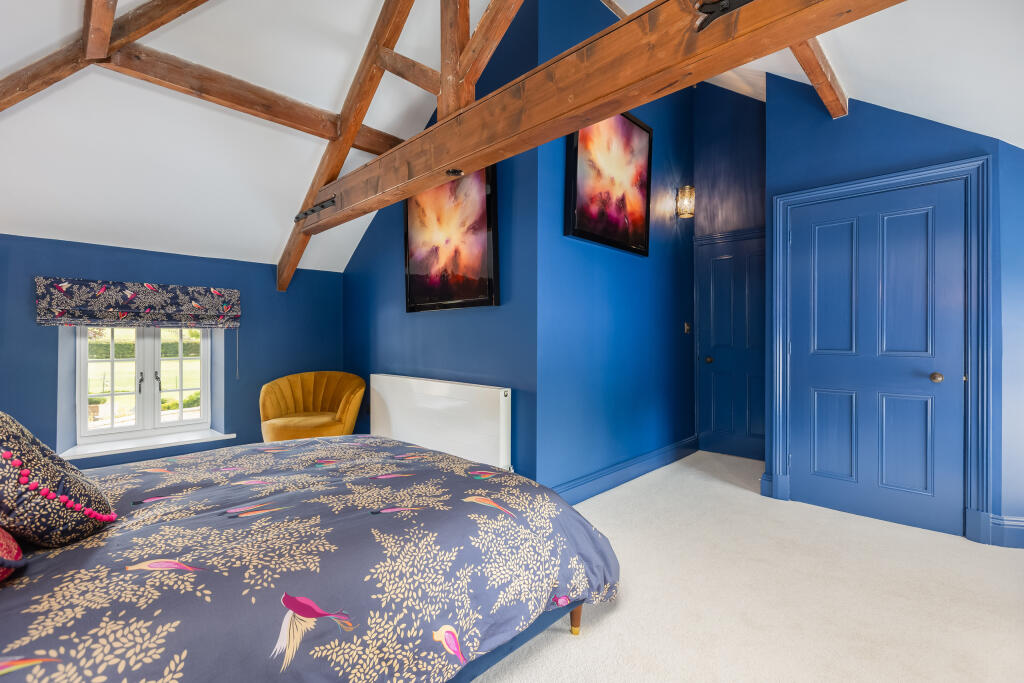 The Coach House Bedroom 2-2