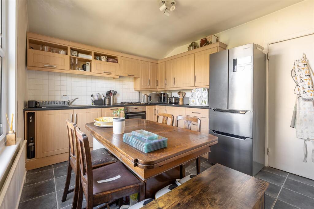 Marlborough Road, E18