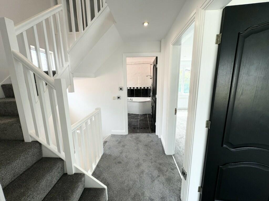 1ST FLOOR LANDING