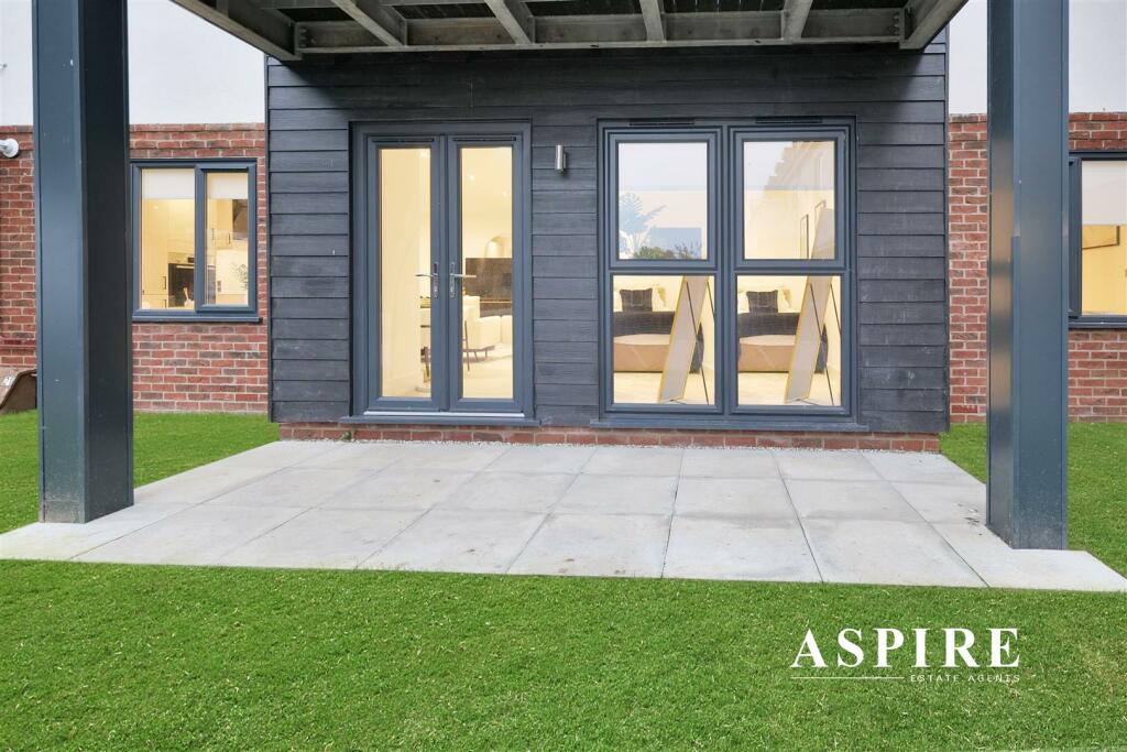 Aspire Estate Agents2000.jpg