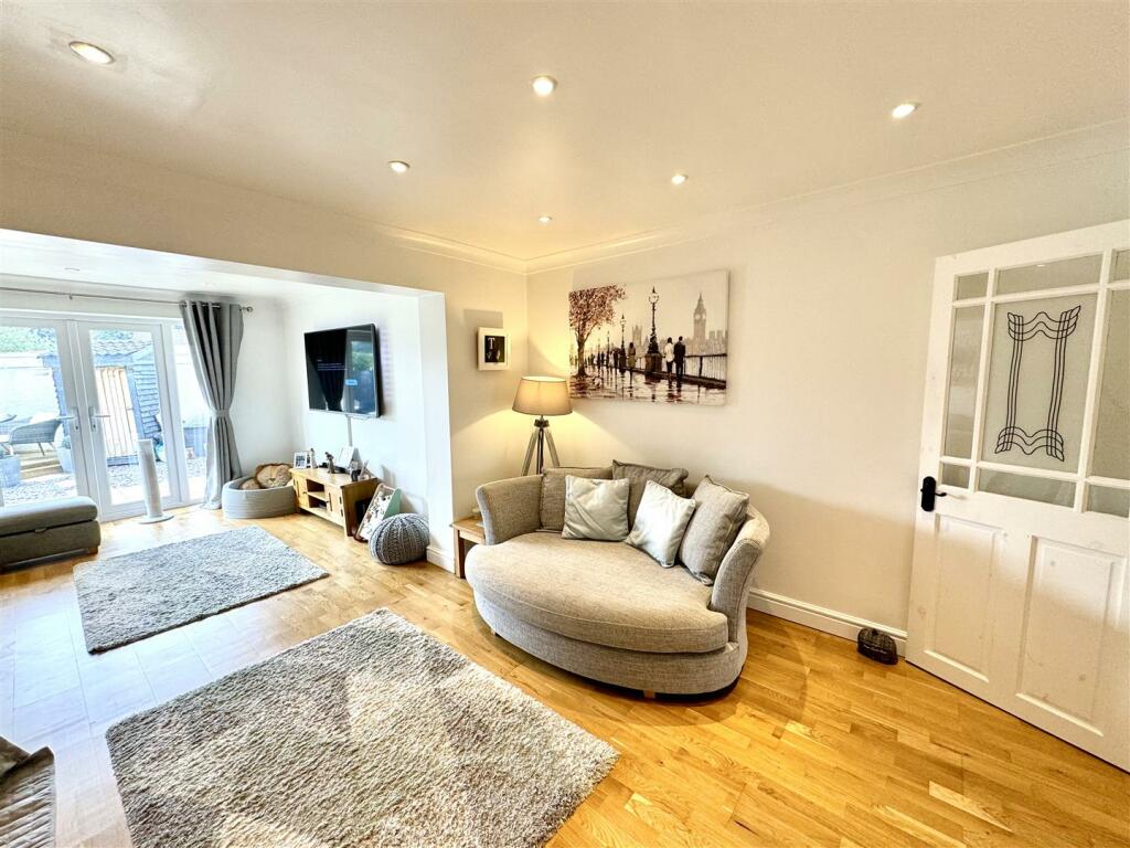 SITTING ROOM