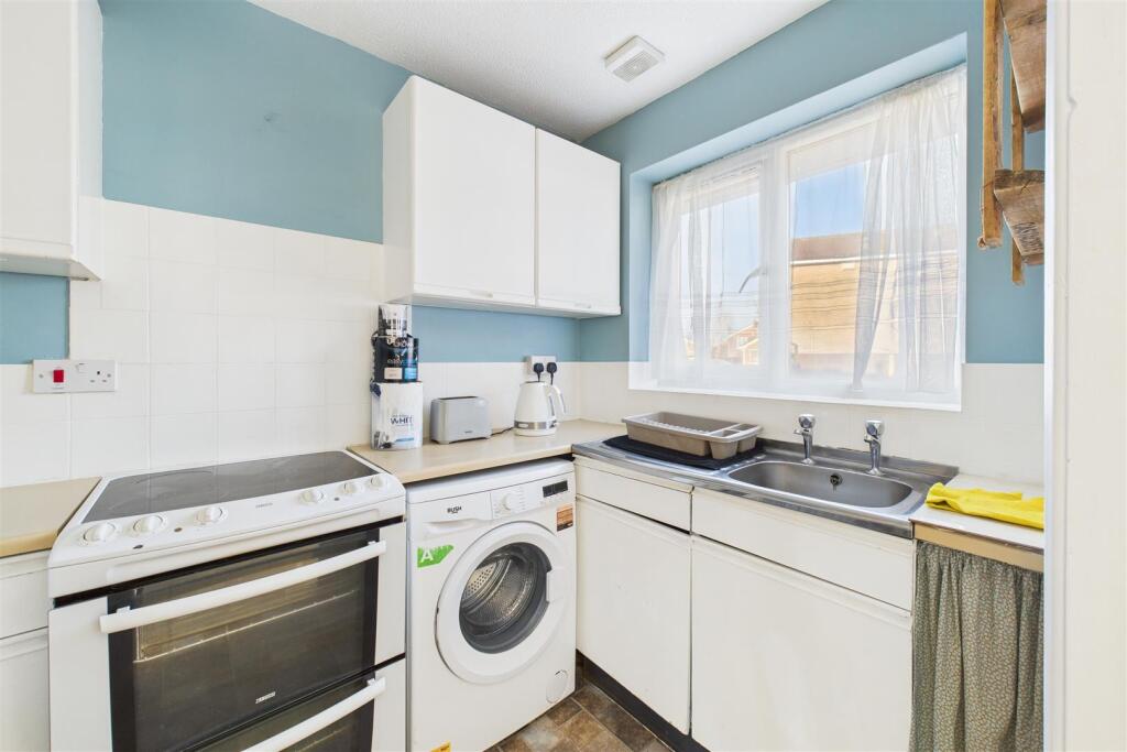 11 Benford Close, Downend, Bristol BS16 2UD | Free