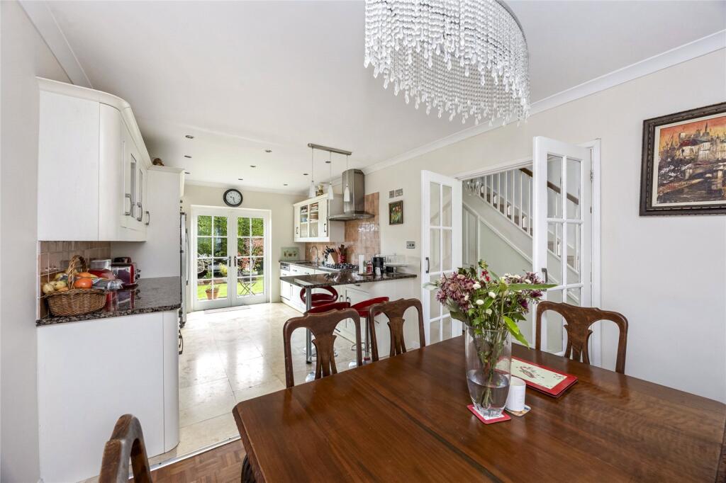 Kitchen/ Dining Area