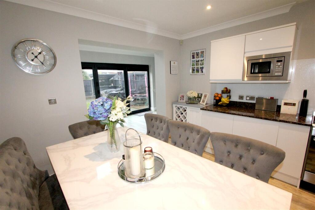 IMG_6879 dine rear.jpg