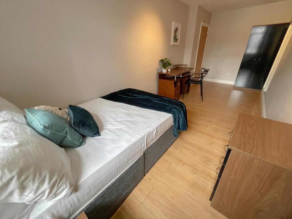 Flat 1, 27-29 Staffo