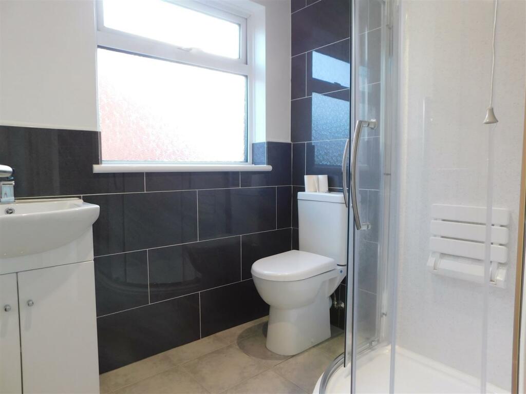 53 Oundle Drive bathroom.JPG