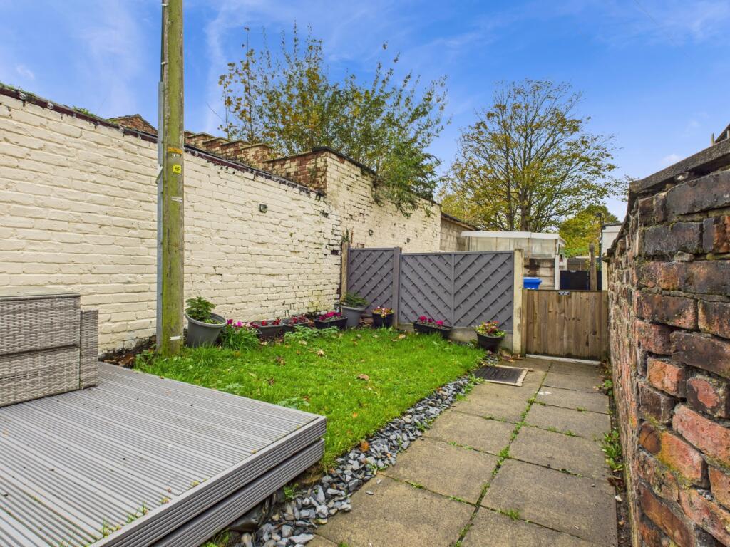 CAM03729G0-PR0168-STILL026