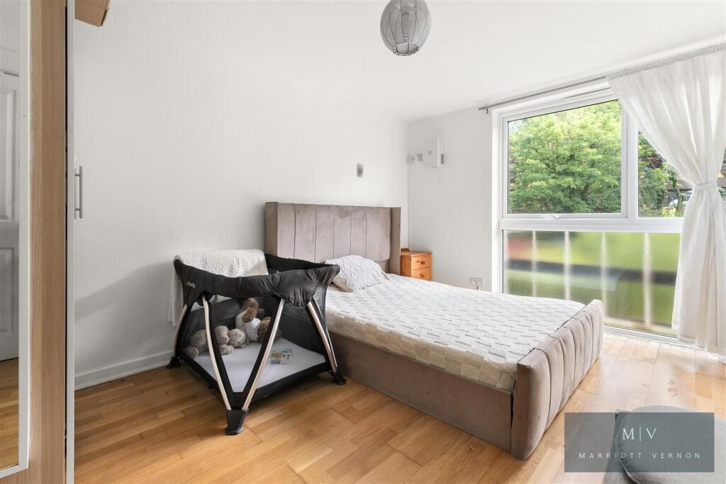 Flat 16 Lister Court MV-3.jpg