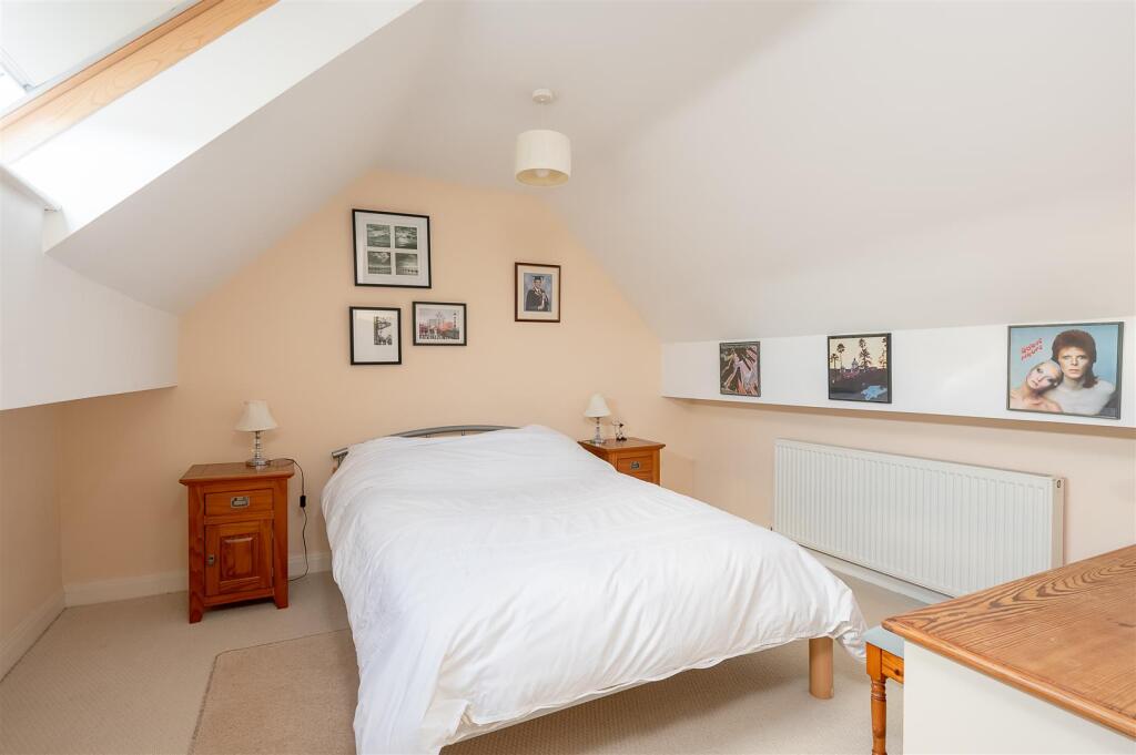BEDROOM 4