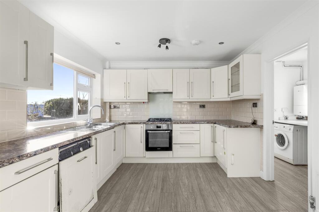 8 Foxhill Close, HP13 5BL-11.jpg