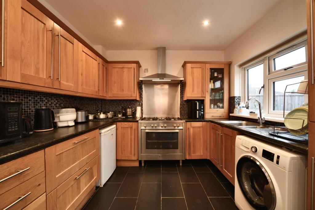 kitchen2.jpg
