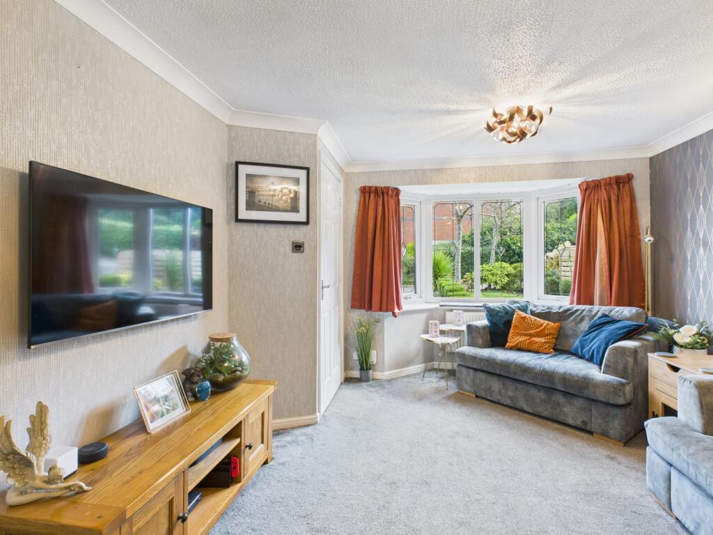 CAM03729G0-PR0185-STILL002