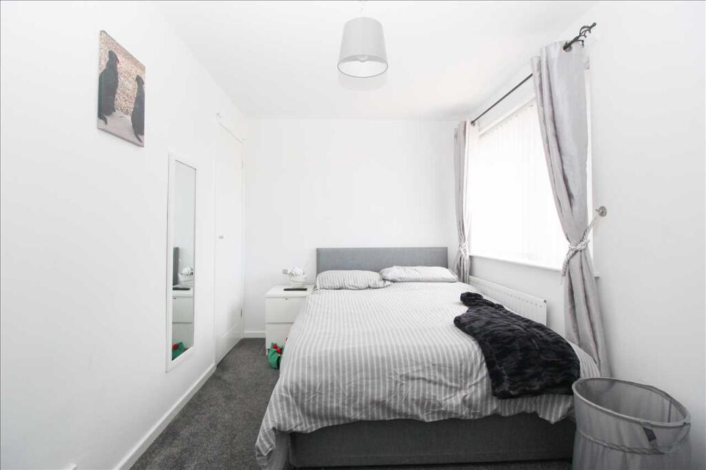 Bedroom 2 ( rear )