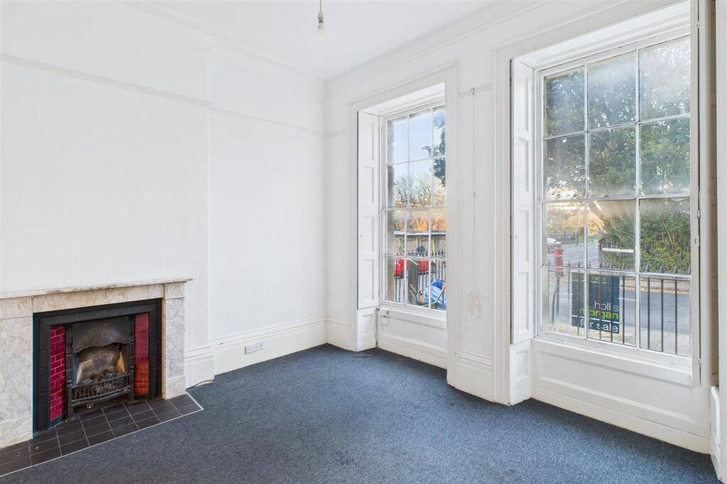 Living room 3.jpg