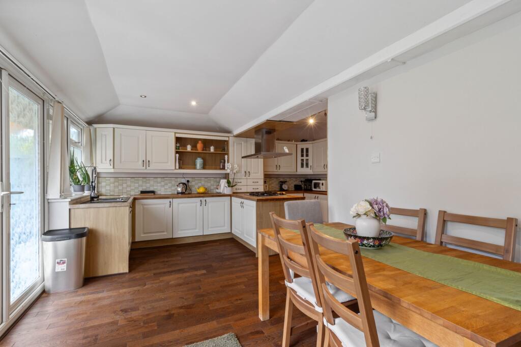 Kitchen / Breakfast Room