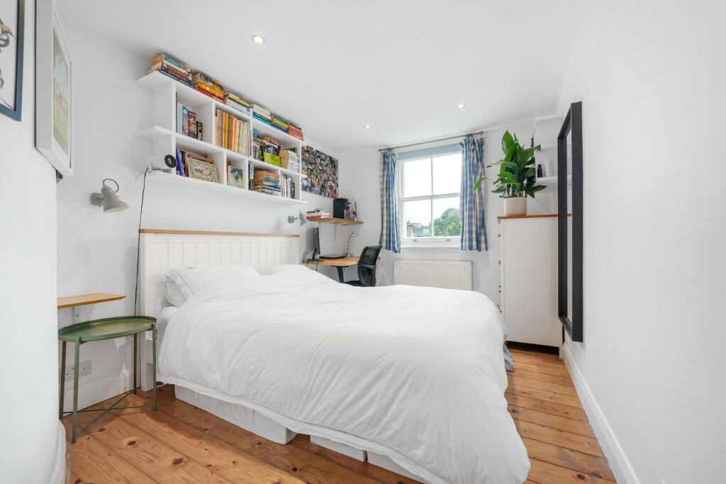 Bedroom 1.jpg