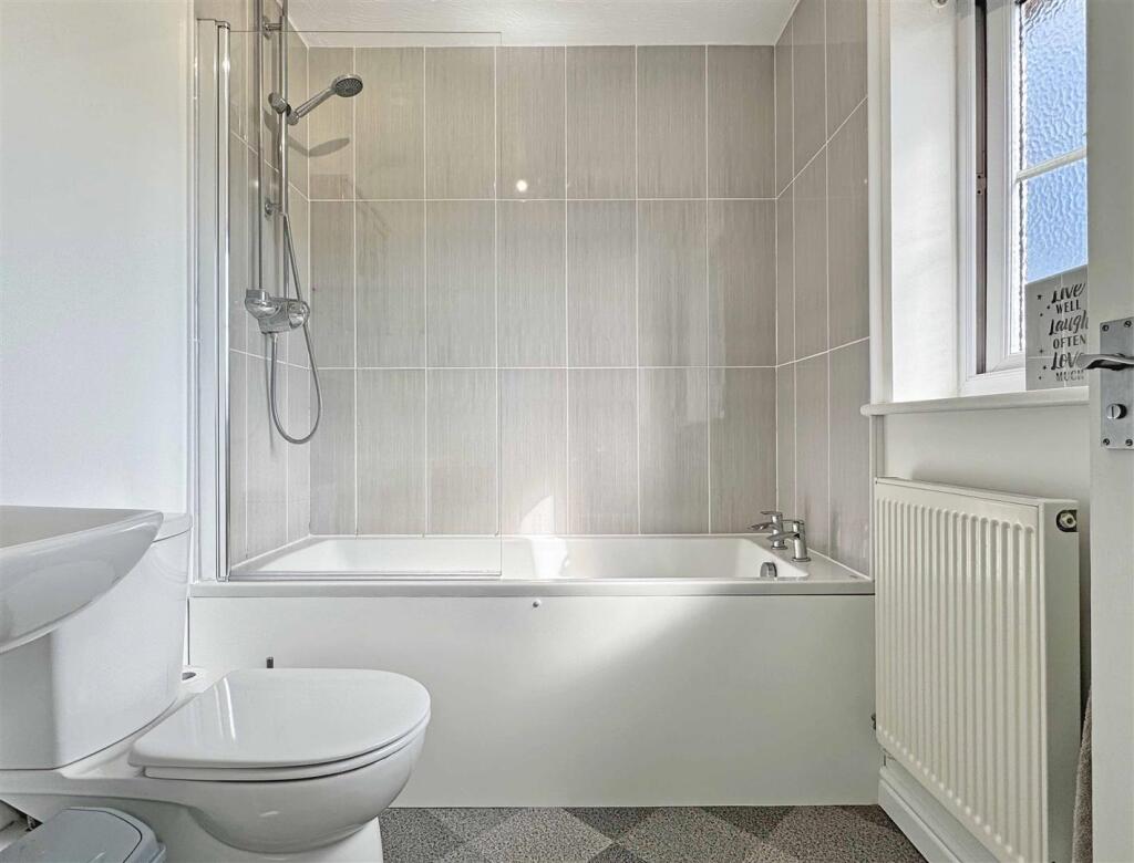 Bathroom b.jpg