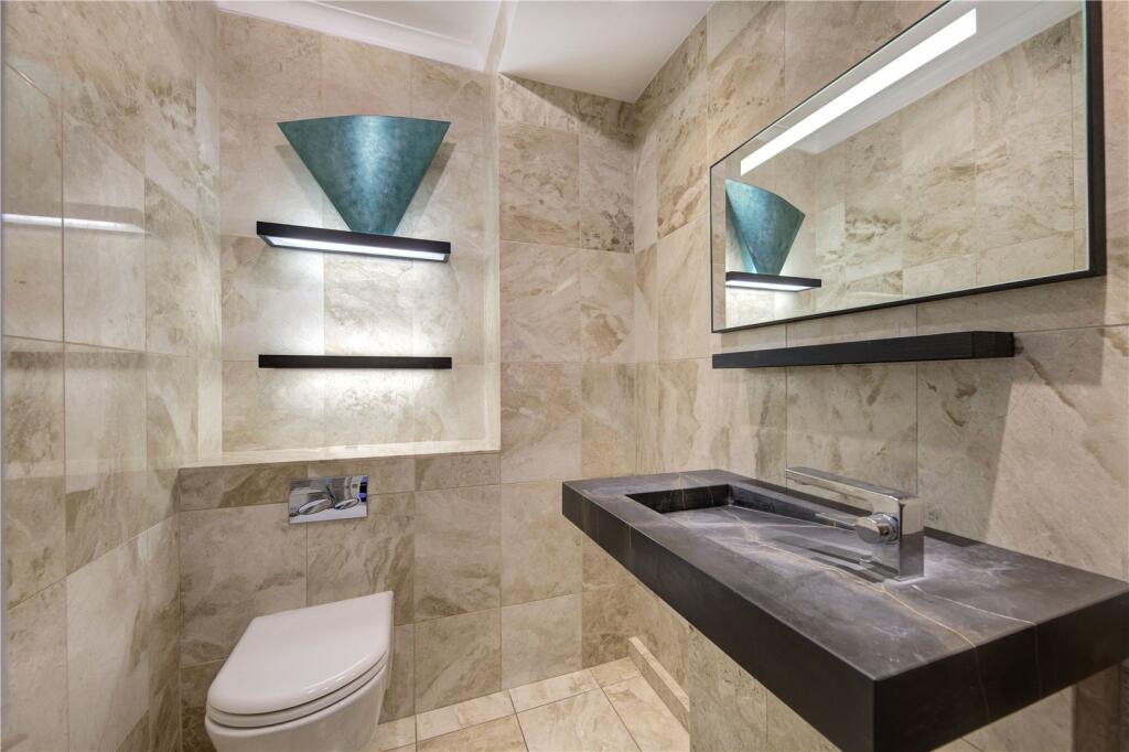 En-Suite Bathroom