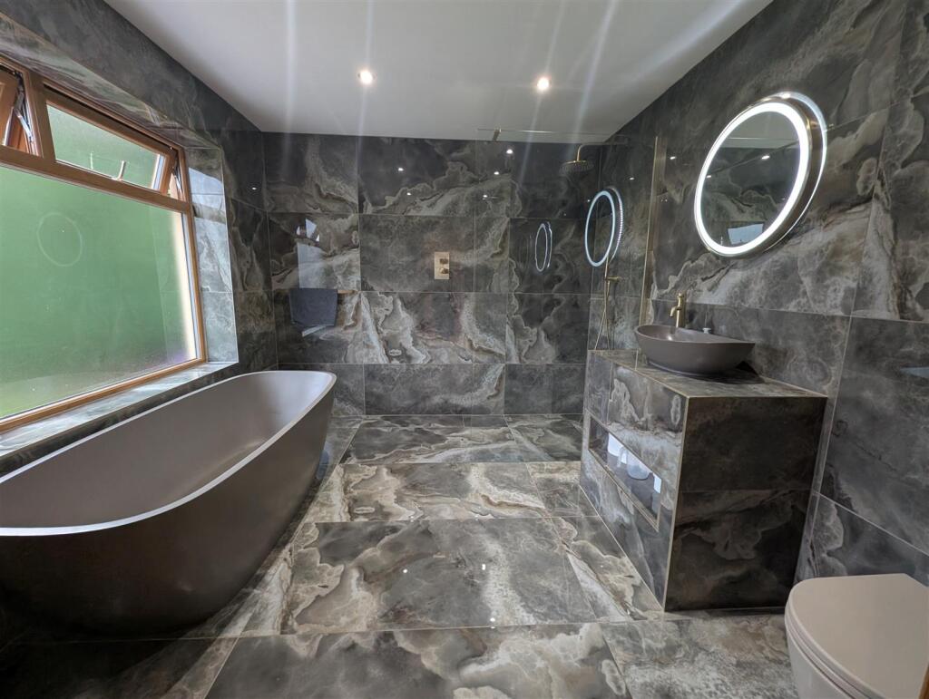 En-suite Bathroom