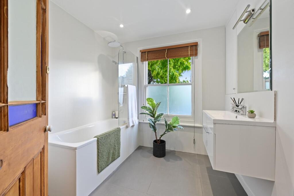 Sterndale Road - Bathroom