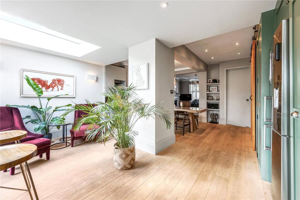 Dining/Kitchen Area