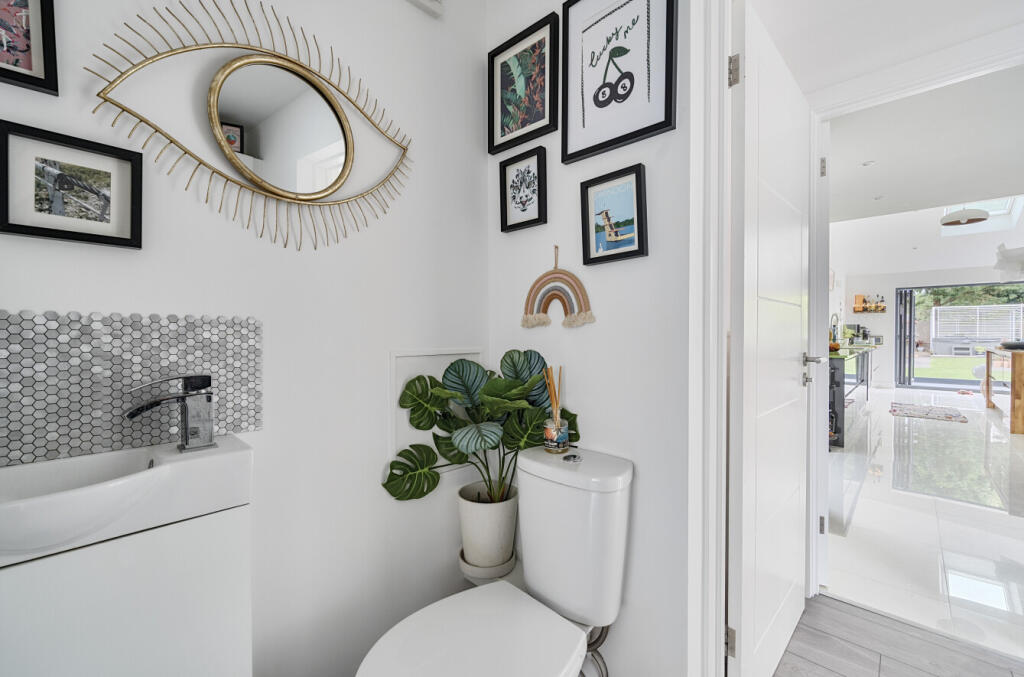 13069989684987e737391